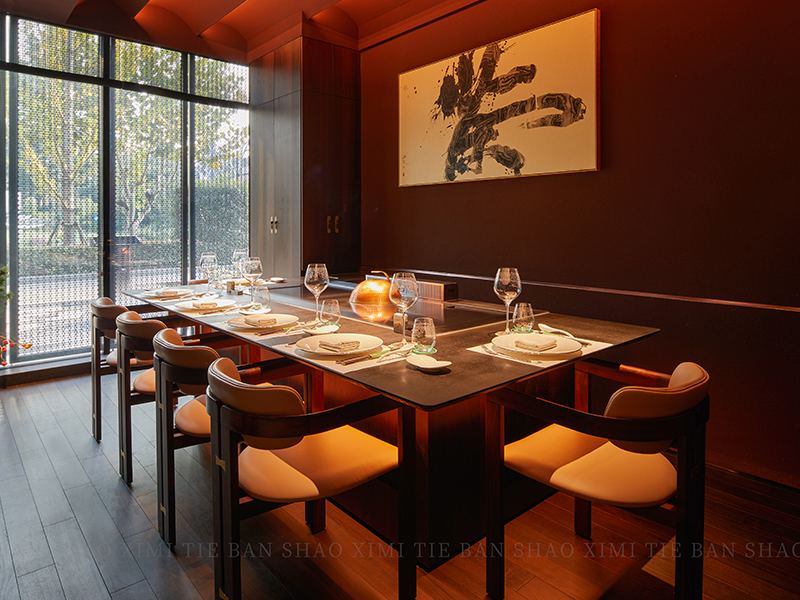 餐廳商用，別墅會(huì)所，家用島臺(tái)的鐵板燒設(shè)備在配置上有什么區(qū)別？